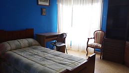 HABITACION LUMINOSA CON VISTAS A LA CALLE Y AMPLIA