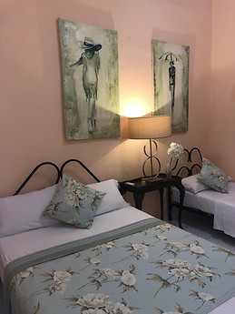 Habitacion luminosa,climatizada en pleno, Centro Havana