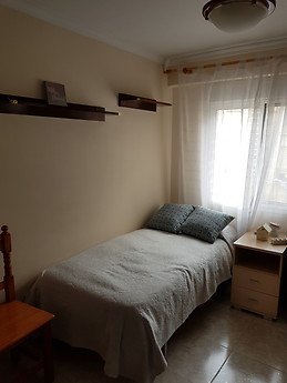 Habitación en Málaga cerca de paradas de bus, metro. Playa a 4 min.