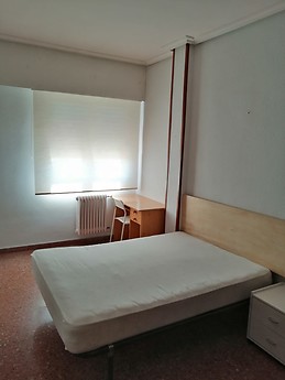 Habitación muy cuidada y cómoda en Logroño, cerca de la universidad