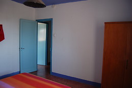 Habitación OESTE, la màs tranquila!, grande con cama individual,