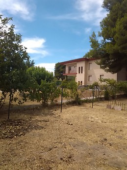 Habitacion con piscina y zonas deportivas