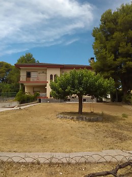 Habitacion con piscina y zonas deportivas