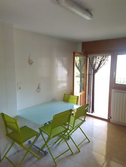 Habitacion con piscina y zonas deportivas