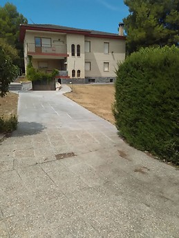 Habitacion con piscina y zonas deportivas