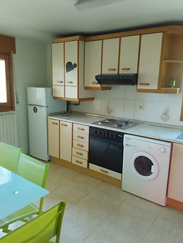 Habitacion con piscina y zonas deportivas