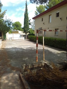 Habitacion con piscina y zonas deportivas