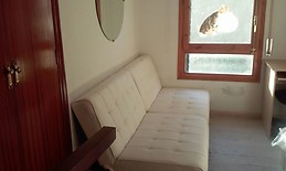 Habitacion con piscina y zonas deportivas