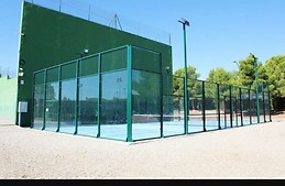 Habitacion con piscina y zonas deportivas