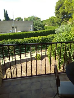 Habitacion con piscina y zonas deportivas