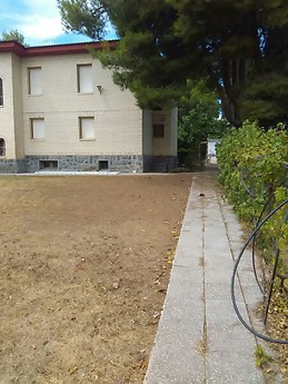 Habitacion con piscina y zonas deportivas