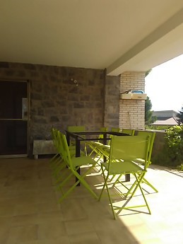 Habitacion con piscina y zonas deportivas