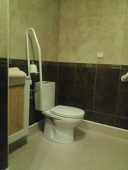 Habitacion en piso muy amplio y cuidado