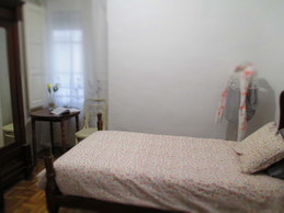 Habitación en piso amplio y soleado en Zaragoza!