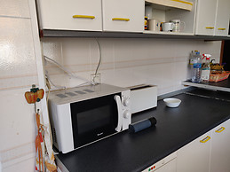 Habitacion en piso compartido, zona teatinos, luminoso, bien com