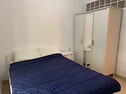 Habitación en piso de Estudiantes calle Gasómetro. Habitación 1