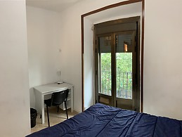 Habitación en piso de Estudiantes calle Gasómetro. Habitación 1