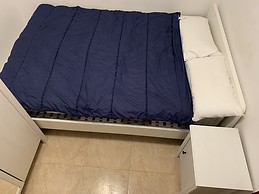 Habitación en piso de Estudiantes calle Gasómetro. Habitación 4