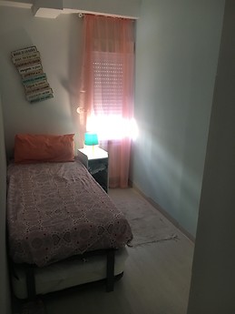 Habitación en piso luminoso muy cerca de la universidad,&con gra