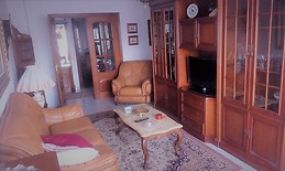 Habitación en piso bien comunicado, internet agua y comunidad incluidas en precio