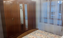 Habitación en piso soleado y bien comunicado. Colada y limpieza