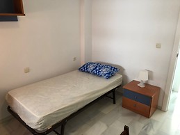 Habitación muy bien situada en Málaga only girls