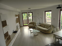 High standard, fully furnished flat for rent