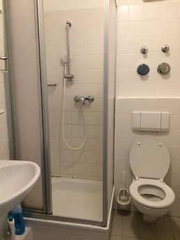 I'm looking for hoschule rheinmain student ! one big room, share