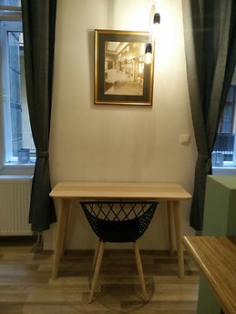 Industrial-chic renovated flat in the Palace District