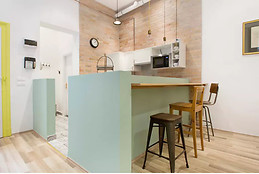 Industrial-chic renovated flat in the Palace District