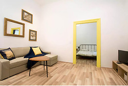 Industrial-chic renovated flat in the Palace District