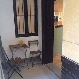 Industrial-chic renovated flat in the Palace District