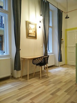 Industrial-chic renovated flat in the Palace District