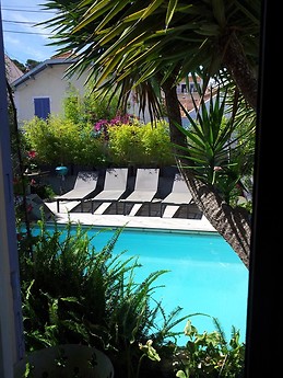 Jolie et vaste chambre meublée