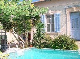 Jolie et vaste chambre meublée