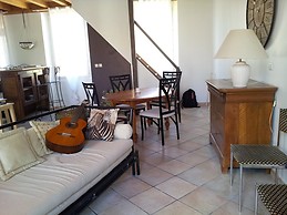 Jolie et vaste chambre meublée