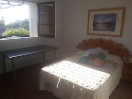 La Habitación SUR, con escritorio, armario, estanterias... super luminosa!