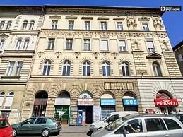 large-3-bedroom-apartment-rent-near-madach-theater-erzsebetvaros