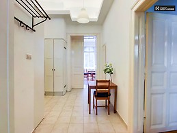 large-3-bedroom-apartment-rent-near-madach-theater-erzsebetvaros