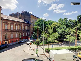 large-3-bedroom-apartment-rent-near-madach-theater-erzsebetvaros