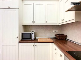 large-3-bedroom-apartment-rent-near-madach-theater-erzsebetvaros