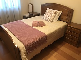 Large and sunny room for rent in central Braga