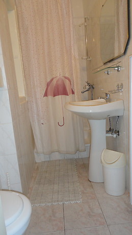 Large apartment at the Astoria metro rent - 4 bedrooms, 3 bathro