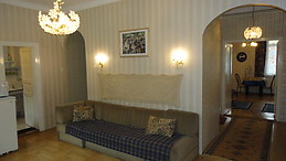 Large apartment at the Astoria metro rent - 4 bedrooms, 3 bathro