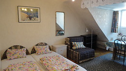 Large apartment at the Astoria metro rent - 4 bedrooms, 3 bathro