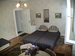 Large apartment at the Astoria metro rent - 4 bedrooms, 3 bathro