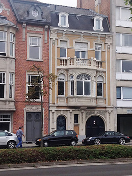 Large room on the edge of the historic centre