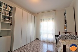 large room (mq 25) with 2 single beds