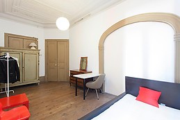 Room to rent in a international student flat in Lisbon with internet and with elevator
