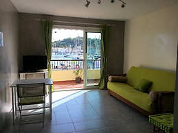 Learn in Toulon and Live on the Sea Side